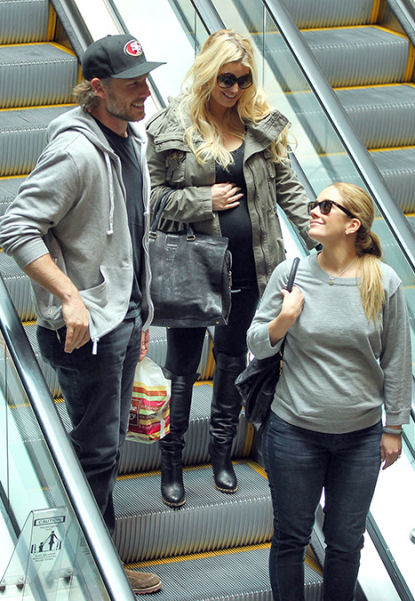 Pregnant Jessica Simpson Steps Out to Lunch With Fiance Eric Johnson And Pal Cacee Cobb at Cheesecake Factory