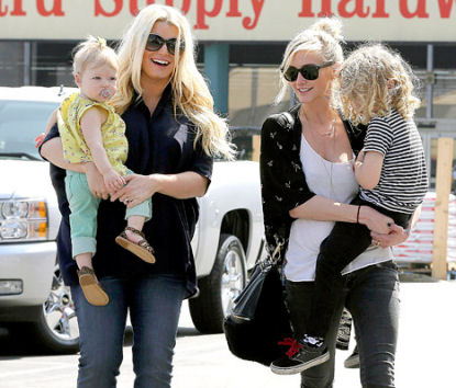 Jessica Simpson Reveals Huge Baby Bump, Bonds With Maxwell, Sister Ashlee, Nephew Bronx: Pictures