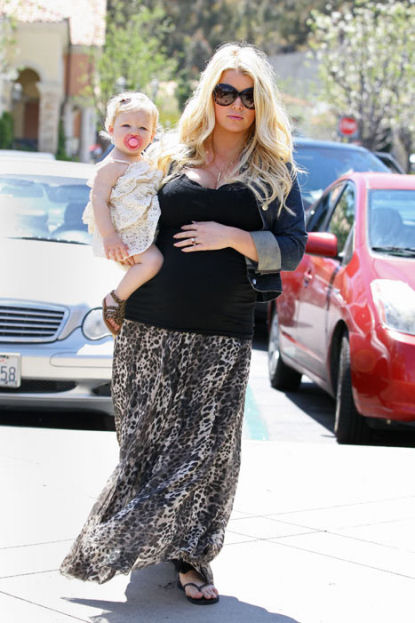 Jessica Simpson Carries Daughter Maxwell, Rests Hand on Growing Baby Bump: Picture